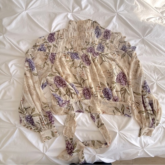 ASTR the‎ Label Women’s Rhonda Cream Floral Print Long Sleeve Blouse Medium EUC - Picture 8 of 16